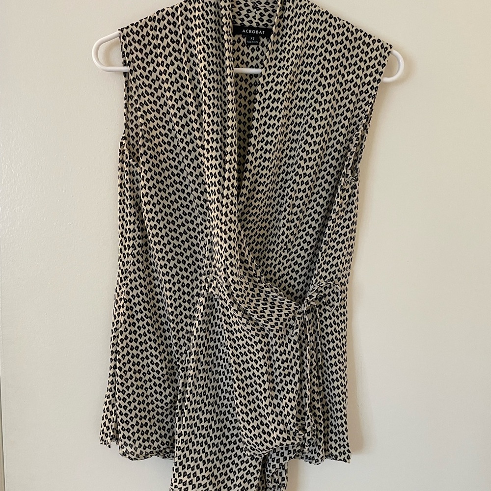 Acrobat 100% Silk Black And Cream Patterned Top - image 1